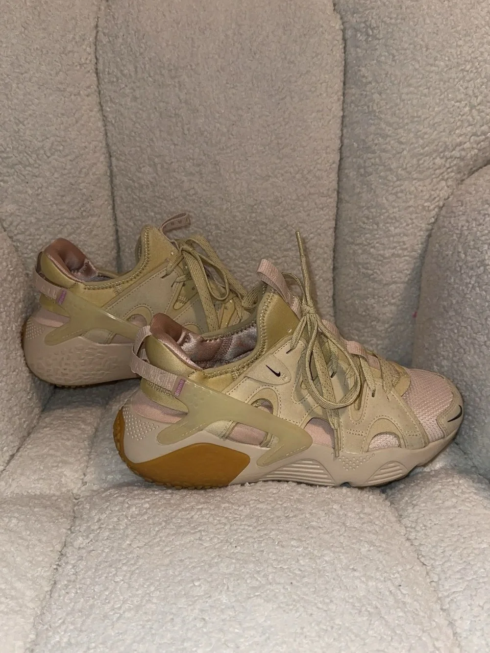 Beautiful Women's Nike Air Huarache Craft Sneakers